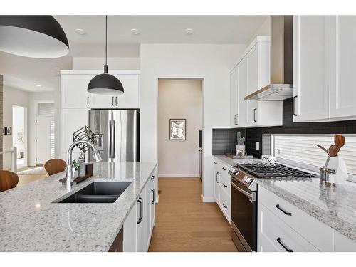 802 Mandalay Link, Carstairs, AB - Indoor Photo Showing Kitchen With Double Sink With Upgraded Kitchen