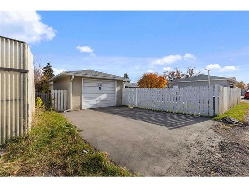 2219 39 Street Se, Calgary, AB - Outdoor