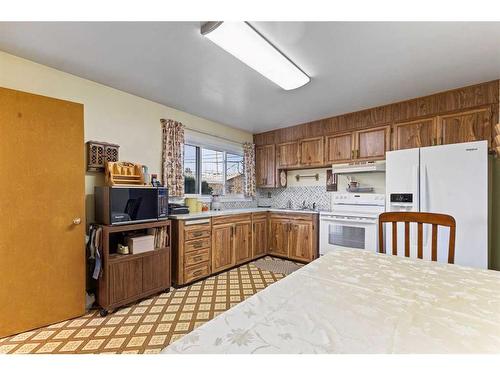 2219 39 Street Se, Calgary, AB - Indoor Photo Showing Kitchen With Double Sink