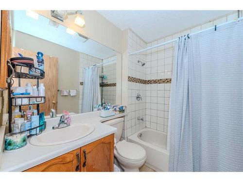 14993 5 Street Sw, Calgary, AB - Indoor Photo Showing Bathroom