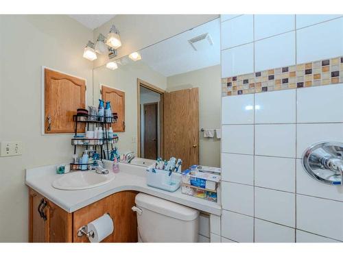 14993 5 Street Sw, Calgary, AB - Indoor Photo Showing Bathroom