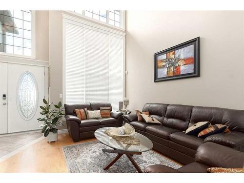 75 West Cedar Rise Sw, Calgary, AB - Indoor Photo Showing Living Room