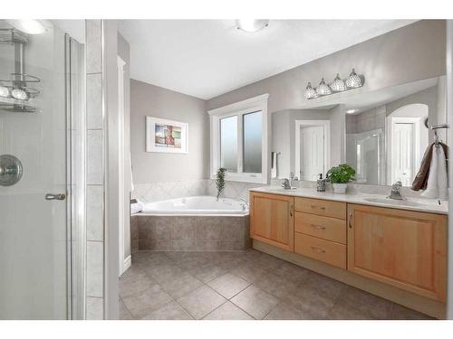 75 West Cedar Rise Sw, Calgary, AB - Indoor Photo Showing Bathroom