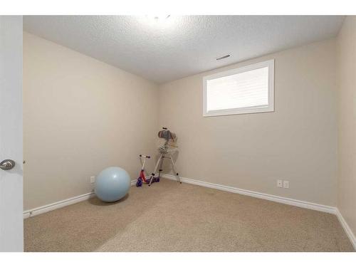 75 West Cedar Rise Sw, Calgary, AB - Indoor Photo Showing Other Room