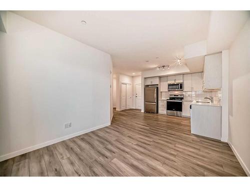 3116-3727 Sage Hill Drive Nw, Calgary, AB - Indoor Photo Showing Kitchen