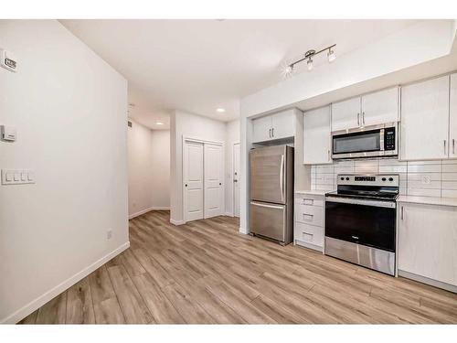 3116-3727 Sage Hill Drive Nw, Calgary, AB - Indoor Photo Showing Kitchen