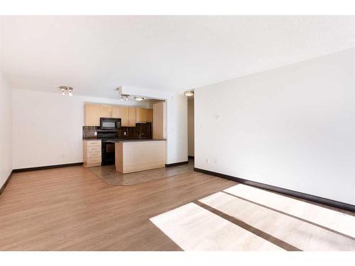 202-620 15 Avenue Sw, Calgary, AB - Indoor Photo Showing Kitchen