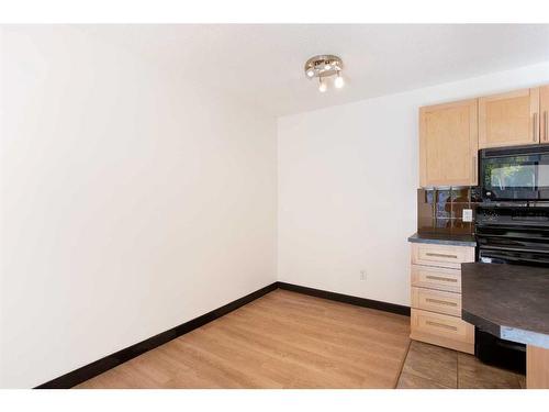 202-620 15 Avenue Sw, Calgary, AB - Indoor Photo Showing Kitchen