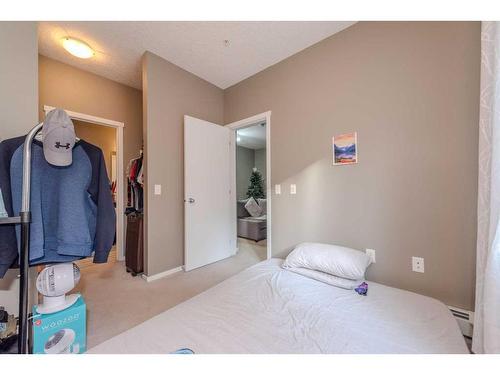 4113-4641 128 Avenue Ne, Calgary, AB - Indoor Photo Showing Bedroom