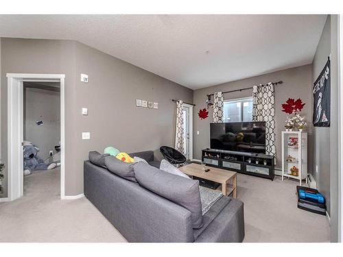 4113-4641 128 Avenue Ne, Calgary, AB - Indoor Photo Showing Living Room