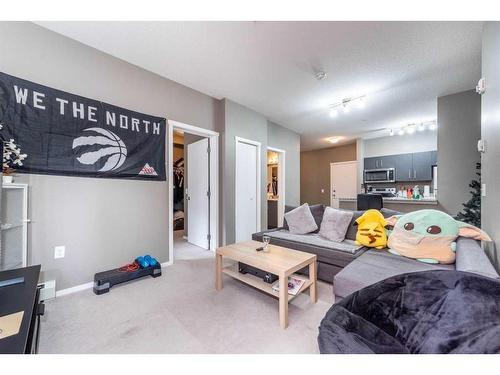 4113-4641 128 Avenue Ne, Calgary, AB - Indoor Photo Showing Living Room