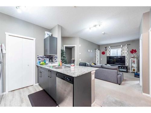 4113-4641 128 Avenue Ne, Calgary, AB - Indoor Photo Showing Kitchen