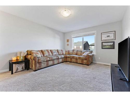 1064 Chinook Gate Heath Sw, Airdrie, AB - Indoor Photo Showing Living Room