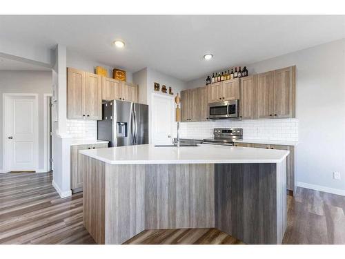 1064 Chinook Gate Heath Sw, Airdrie, AB - Indoor Photo Showing Kitchen