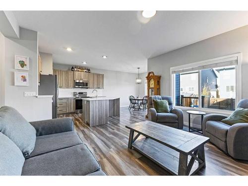 1064 Chinook Gate Heath Sw, Airdrie, AB - Indoor Photo Showing Living Room