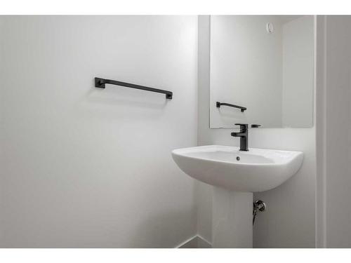 233 Spring Creek Circle Sw, Calgary, AB - Indoor Photo Showing Bathroom