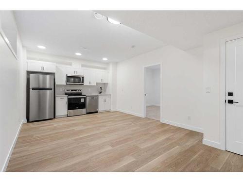 233 Spring Creek Circle Sw, Calgary, AB - Indoor Photo Showing Kitchen With Stainless Steel Kitchen