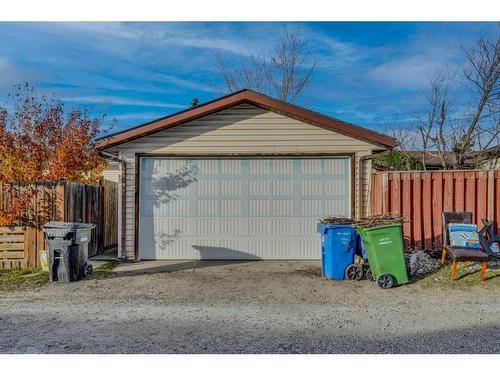 379 Whitman Place Ne, Calgary, AB - Outdoor