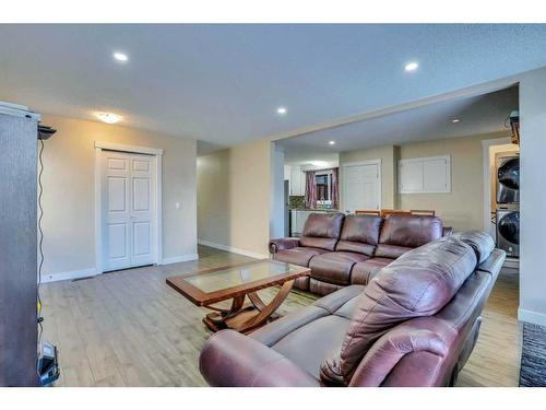 379 Whitman Place Ne, Calgary, AB - Indoor Photo Showing Living Room