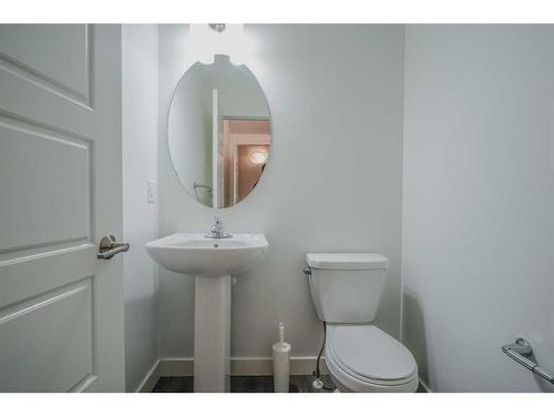 151 Livingston Common Ne, Calgary, AB - Indoor Photo Showing Bathroom