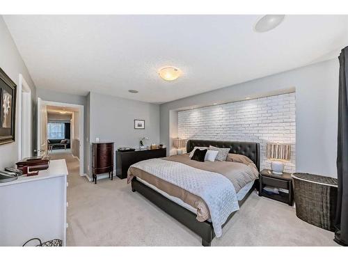 338 Kings Heights Drive Se, Airdrie, AB - Indoor Photo Showing Bedroom