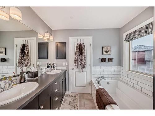 338 Kings Heights Drive Se, Airdrie, AB - Indoor Photo Showing Bathroom