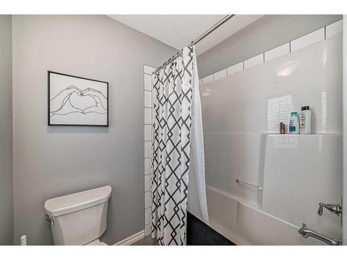 338 Kings Heights Drive Se, Airdrie, AB - Indoor Photo Showing Bathroom