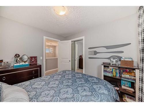 338 Kings Heights Drive Se, Airdrie, AB - Indoor Photo Showing Bedroom