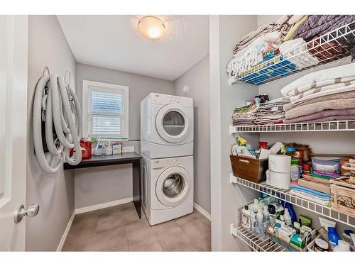 338 Kings Heights Drive Se, Airdrie, AB - Indoor Photo Showing Laundry Room