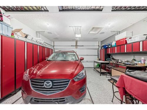 338 Kings Heights Drive Se, Airdrie, AB - Indoor Photo Showing Garage