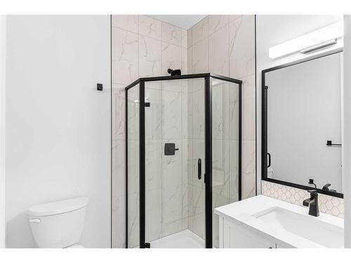 1818 19 Avenue Nw, Calgary, AB - Indoor Photo Showing Bathroom