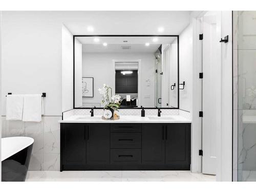 1818 19 Avenue Nw, Calgary, AB - Indoor Photo Showing Bathroom