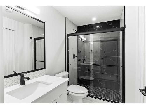 1818 19 Avenue Nw, Calgary, AB - Indoor Photo Showing Bathroom