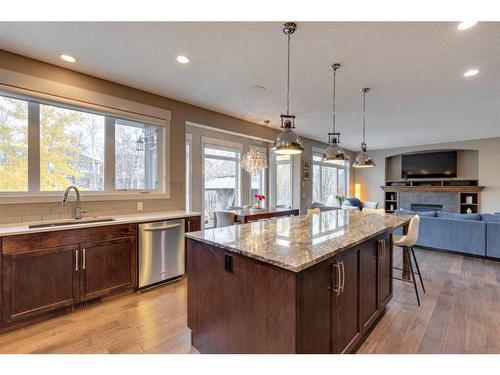 8 West Grove Bay Sw, Calgary, AB - Indoor Photo Showing Kitchen With Upgraded Kitchen