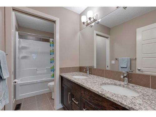 8 West Grove Bay Sw, Calgary, AB - Indoor Photo Showing Bathroom