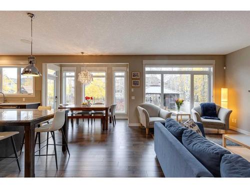 8 West Grove Bay Sw, Calgary, AB - Indoor Photo Showing Living Room