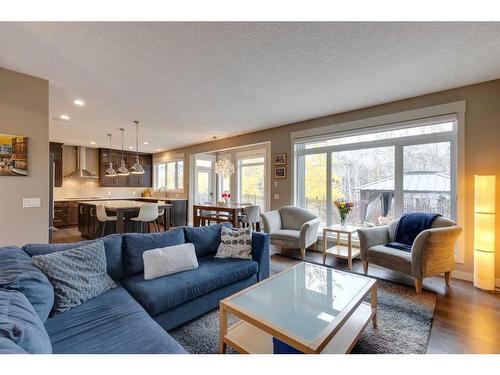 8 West Grove Bay Sw, Calgary, AB - Indoor Photo Showing Living Room