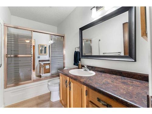 12 Glenport Road, Cochrane, AB - Indoor Photo Showing Bathroom