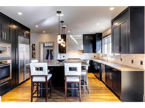 140 35 Street Nw, Calgary, AB - Indoor Photo Showing Kitchen With Upgraded Kitchen