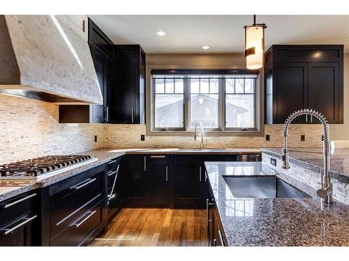 140 35 Street Nw, Calgary, AB - Indoor Photo Showing Kitchen With Double Sink With Upgraded Kitchen