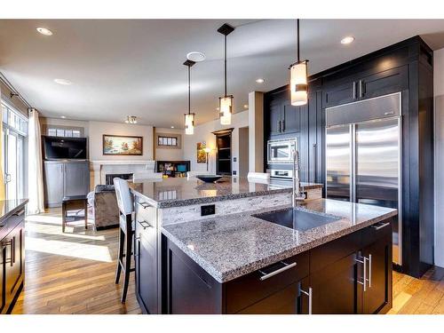 140 35 Street Nw, Calgary, AB - Indoor Photo Showing Kitchen With Upgraded Kitchen