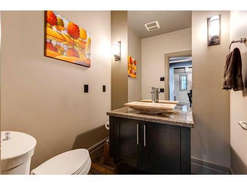 140 35 Street Nw, Calgary, AB - Indoor Photo Showing Bathroom