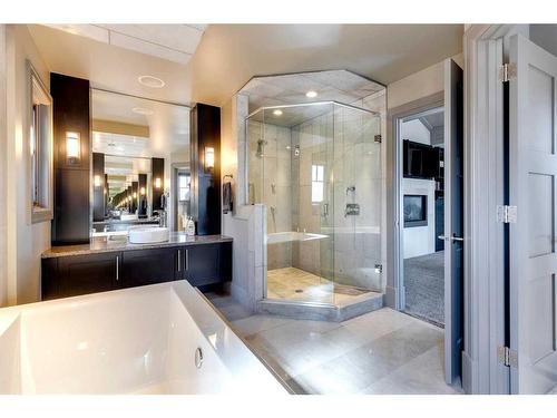 140 35 Street Nw, Calgary, AB - Indoor Photo Showing Bathroom