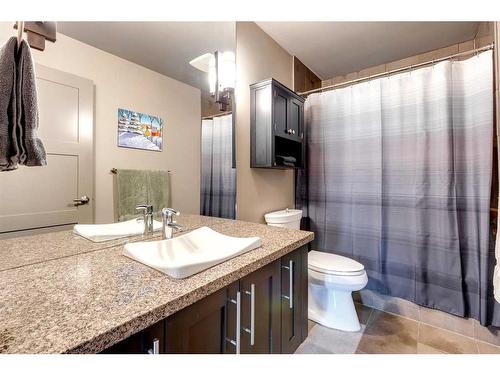 140 35 Street Nw, Calgary, AB - Indoor Photo Showing Bathroom