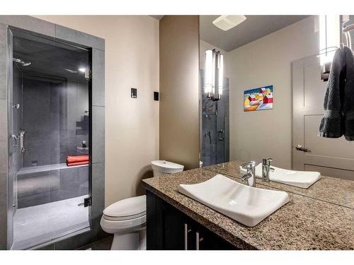 140 35 Street Nw, Calgary, AB - Indoor Photo Showing Bathroom