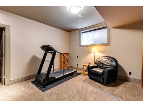 140 35 Street Nw, Calgary, AB - Indoor Photo Showing Other Room