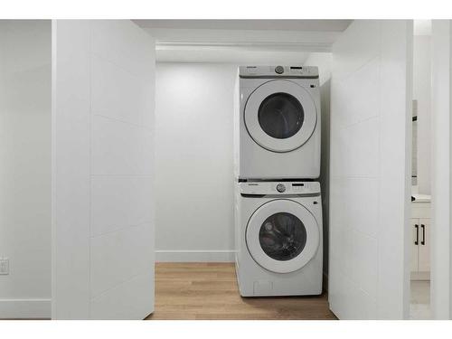 1112B Regent Crescent Ne, Calgary, AB - Indoor Photo Showing Laundry Room