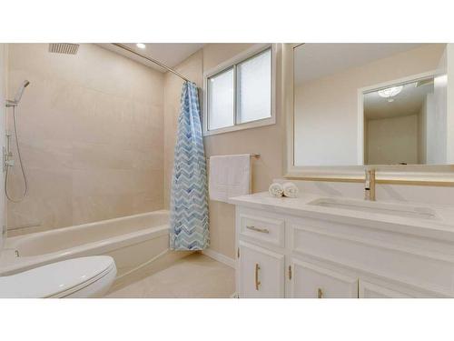 84 Templevale Way Ne, Calgary, AB - Indoor Photo Showing Bathroom