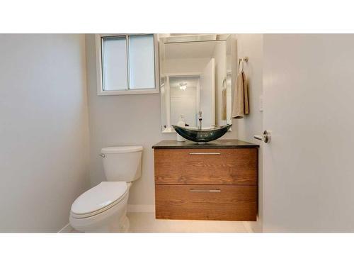 84 Templevale Way Ne, Calgary, AB - Indoor Photo Showing Bathroom