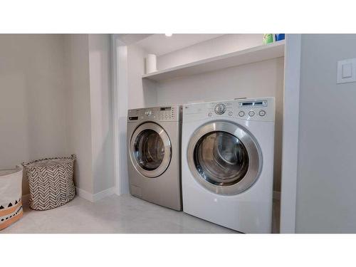 84 Templevale Way Ne, Calgary, AB - Indoor Photo Showing Laundry Room